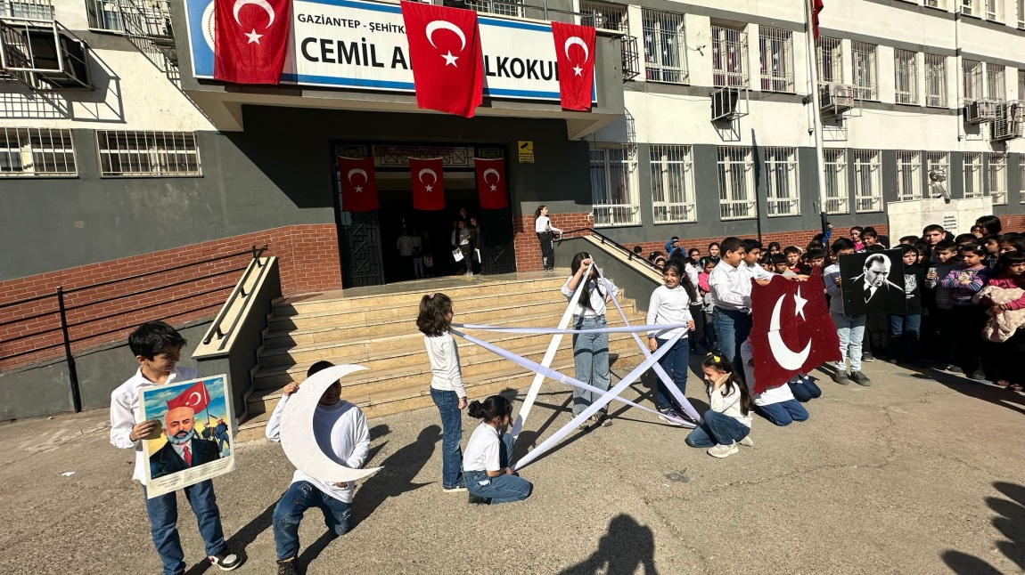 12 Mart İstiklal Marşı'nın Kabulünün 104. yılı okulumuzda coşkuyla kutlandı